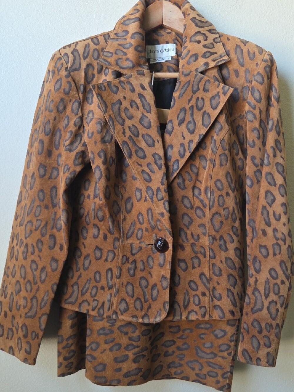 Bloomingdale's Leather Leopard Print Suit Size 4 Skirt Blazer Jacket